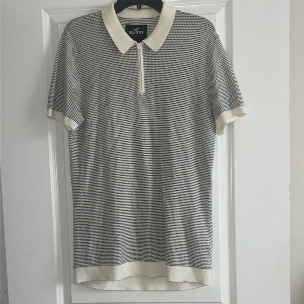Hollister Black and White Polo Shirt Modern Design Size M